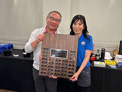 Ladies’ Low Gross Winner, Connie Hang, CPA, CGA, (seen here with CPABC Board Chair, Peter Guo, CPA, CA) 